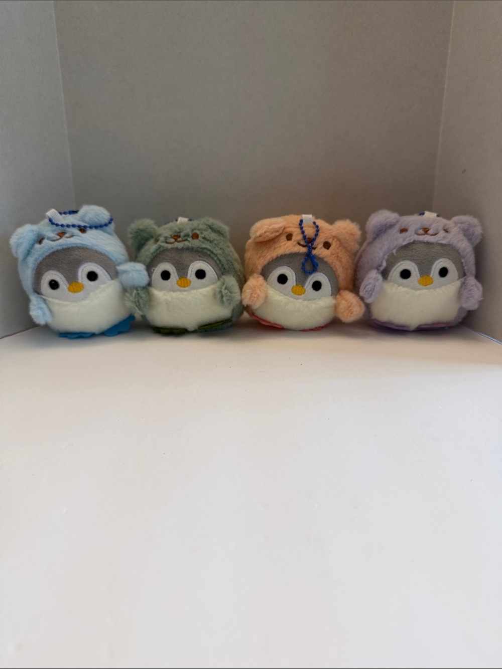 💰 Set of 4 Mini Penguin Plushy Keychains